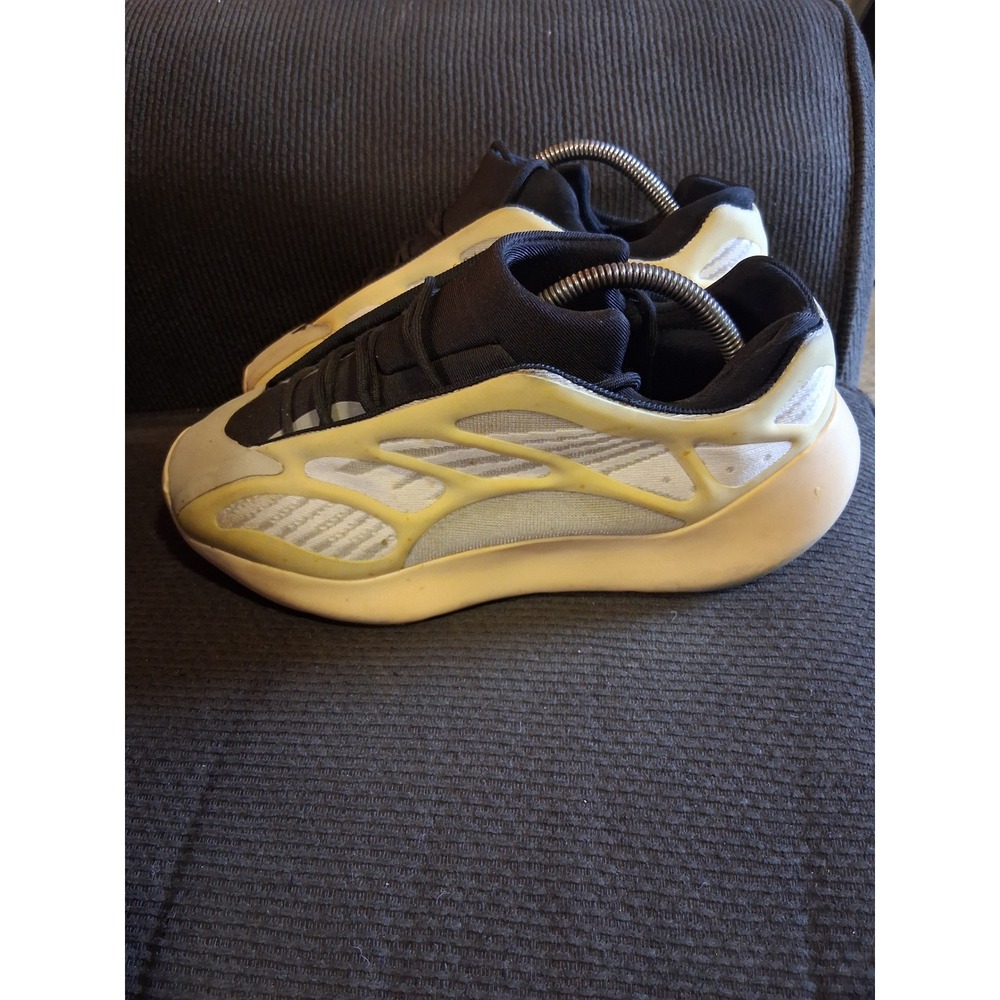 Adidas Yeezy 700 V3 Azael White Black Glow In The Dark EF9896 Mens Size 8.5